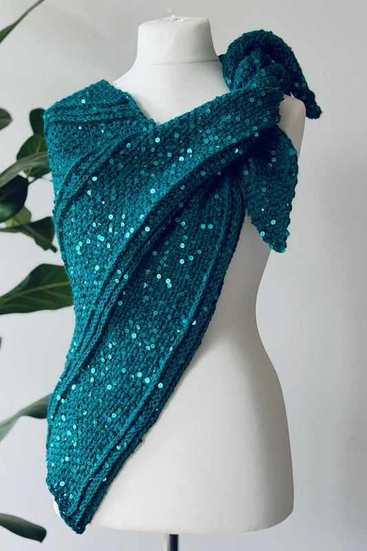 Crochet Pattern - Deep Lagoon Shawl (English + Spanish)