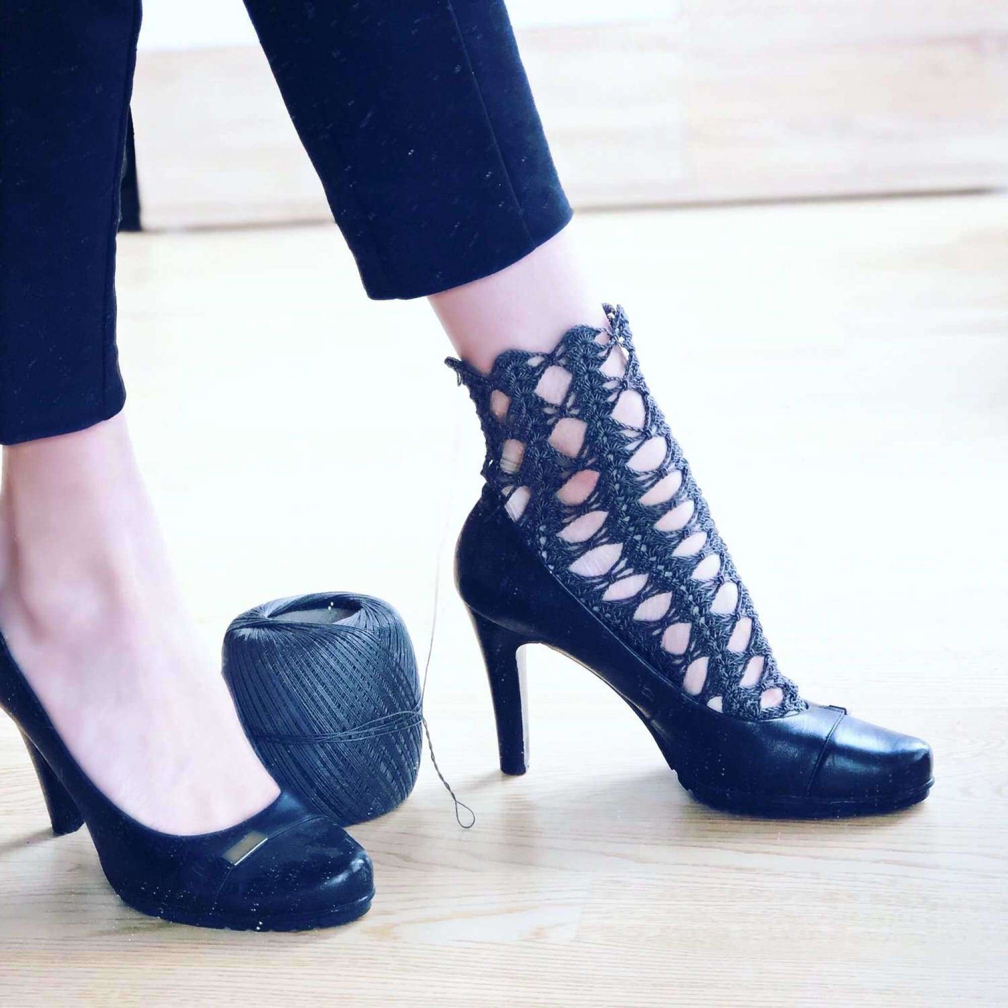 Crochet Pattern - Cobweb Lace Socks - TheMailoDesign - Lace Socks - TheMailoDesign