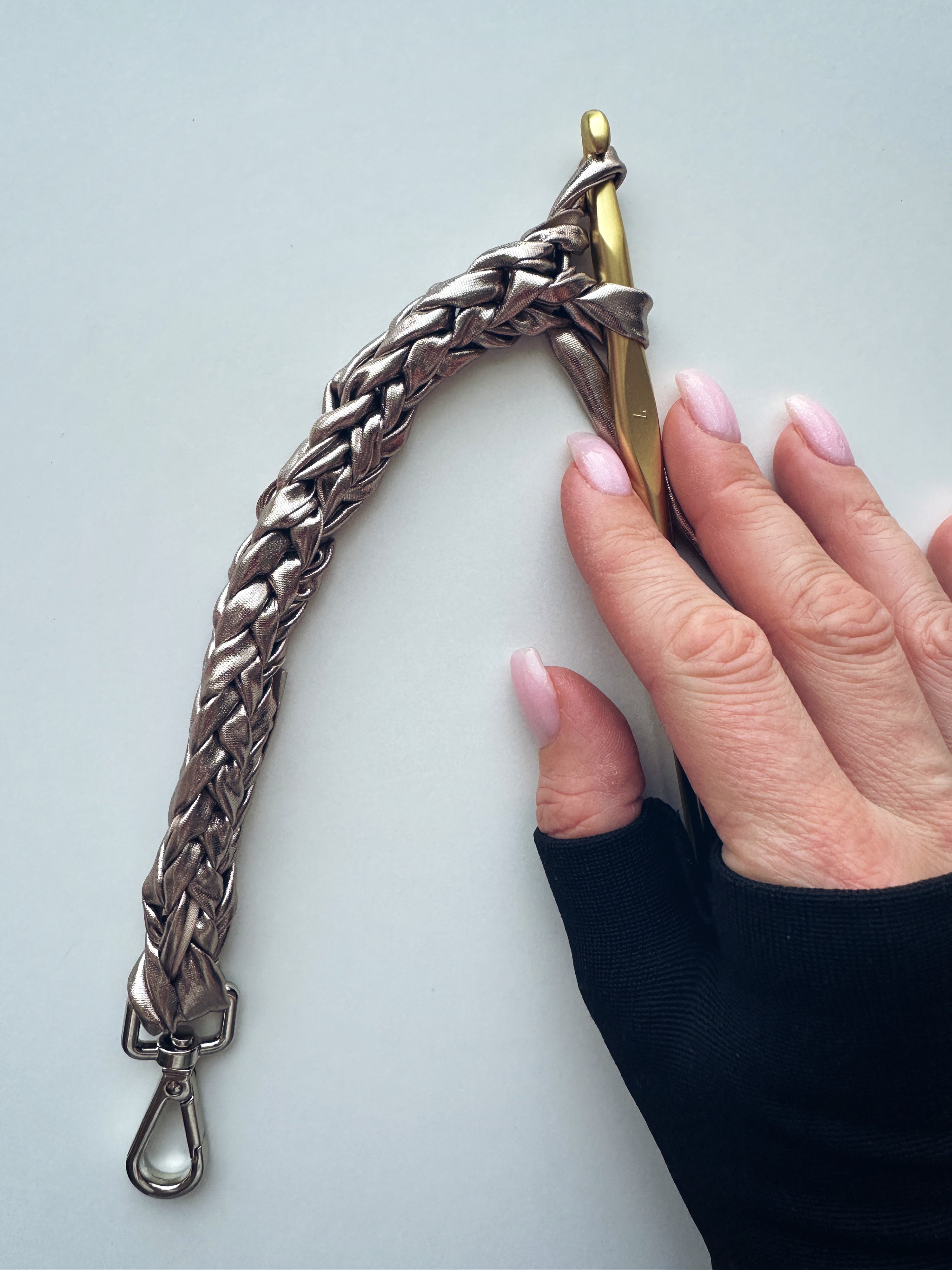 Easy Crochet Bag Strap From Metallic Yarn – TheMailoDesign