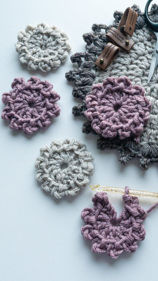 How To Crochet One Round Flower - TheMailoDesign